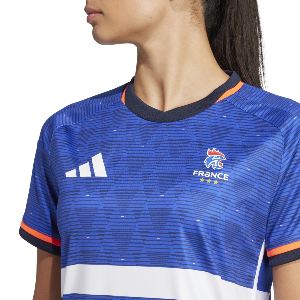 product/a/d/adidas_jp4336_5_apparel_on_model_detail_view_1_white.jpg