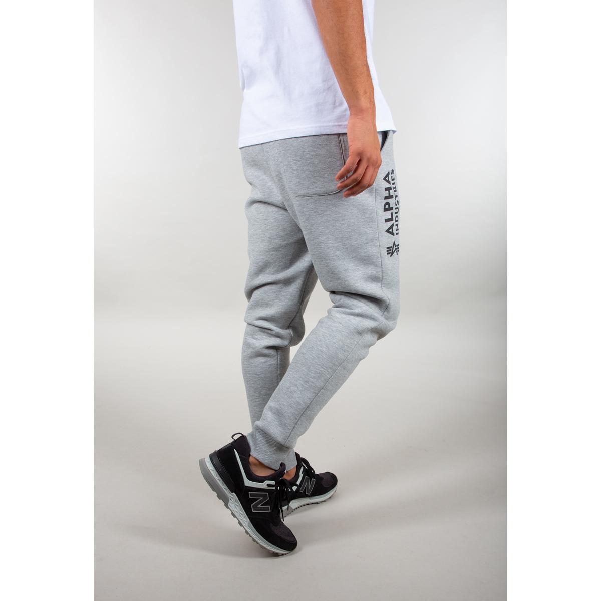 product/1/1/116368-17-alpha-industries-basic-jogger-ai-004.jpg