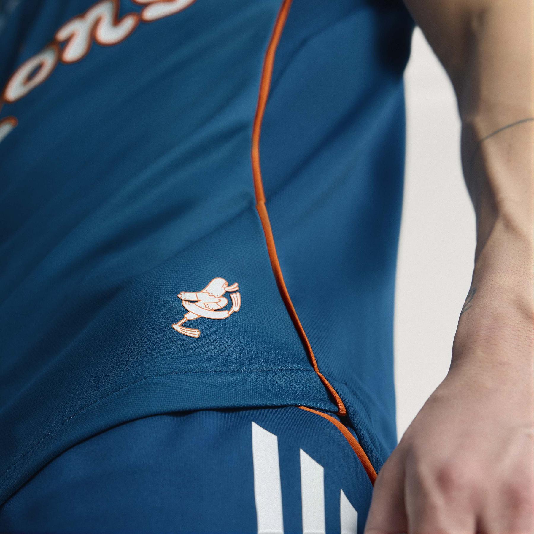 product/a/d/adidas_jy3559_14_apparel_photography_heromrktng_view_8.jpg