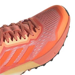 product/a/d/adidas_hr1141_8_footwear_photography_detail_view_1_white_000.jpg